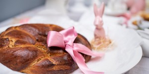 Beitragsbild des Blogbeitrags Leichter Osterstriezel mit Kaffee