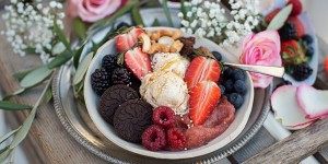 Beitragsbild des Blogbeitrags Süße Frühlingsbowl mit Eis