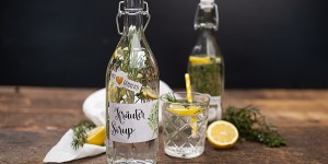 Beitragsbild des Blogbeitrags Hausgemachter Kräutersirup