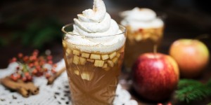 Beitragsbild des Blogbeitrags Apfelpunsch mit Marzipantopping 