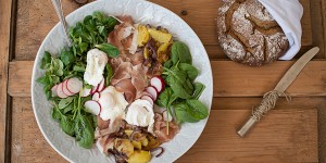 Beitragsbild des Blogbeitrags Bauernsalat mit Röstkartoffeln & Speck