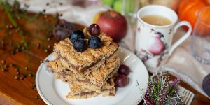 Beitragsbild des Blogbeitrags Apfel Crumble Bars zuckerfrei 