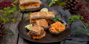 Beitragsbild des Blogbeitrags Hoisin Miniburger mit Karotten Limetten Slaw 