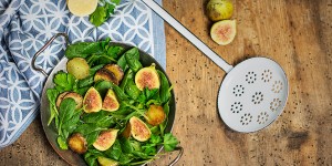 Beitragsbild des Blogbeitrags Spinatsalat mit knusprigen Kartoffeln & Feigen 