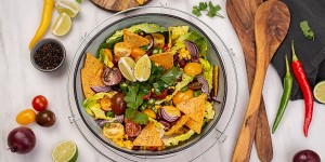 Beitragsbild des Blogbeitrags Bunter Taco Salat {Veggie} mit Limetten-Dressing