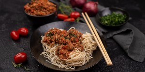 Beitragsbild des Blogbeitrags Asia Bolognese mit Mie Eiernudeln