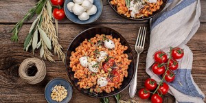 Beitragsbild des Blogbeitrags Nudeln mit Tomaten Ricotta Sauce und Mozzarella