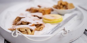 Beitragsbild des Blogbeitrags Apfelstrudel Low Carb