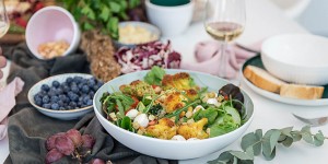 Beitragsbild des Blogbeitrags Gebackener Brokkoli und Karfiol auf buntem Salat 