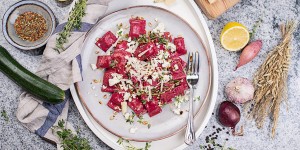 Beitragsbild des Blogbeitrags Rote Rüben Ravioli mit Sommergemüse-Fülle