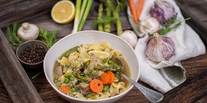 Beitragsbild des Blogbeitrags Frühlingsgemüse Nudeleintopf