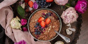 Beitragsbild des Blogbeitrags Cremiges Schoko Porridge mit Milka Haselnusscreme