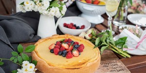 Beitragsbild des Blogbeitrags Kaffee Cheesecake mit Kaffee Eiscreme