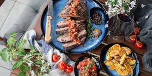 Beitragsbild des Blogbeitrags Rinderbraten vom Grill mit Wedges & Tomaten Chimmichuri 