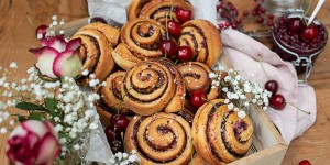 Beitragsbild des Blogbeitrags Kirsch Zimtschnecken
