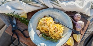 Beitragsbild des Blogbeitrags Spaghetti Aglio e Olio zweierlei 