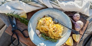 Beitragsbild des Blogbeitrags Spaghetti Aglio e Olio zweierlei