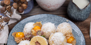 Beitragsbild des Blogbeitrags Schoko Topfenknödel mit Kokos