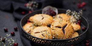 Beitragsbild des Blogbeitrags Hand-Pies mit Preiselbeeren 