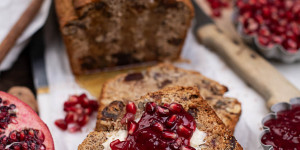 Beitragsbild des Blogbeitrags Gesundes Dattel Nuss Brot