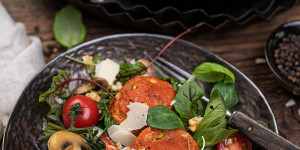 Beitragsbild des Blogbeitrags Mediterrane Tomaten Semmelknödel mit Zucchini