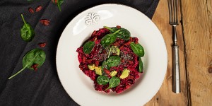 Beitragsbild des Blogbeitrags Power Salat mit Chia Samen & Goji Beeren 
