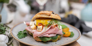 Beitragsbild des Blogbeitrags Oster Schinken Sandwich mit verlorenem Ei