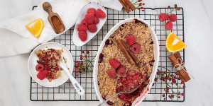 Beitragsbild des Blogbeitrags Rhabarber Himbeer Vanille Crumble