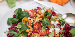 Beitragsbild des Blogbeitrags Immunbooster Couscous Salat mit Roter Rübe & Feta