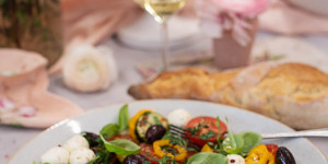 Beitragsbild des Blogbeitrags Veggie Antipasti Salat 