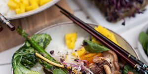 Beitragsbild des Blogbeitrags Grüne Asia Gemüse Bowl 