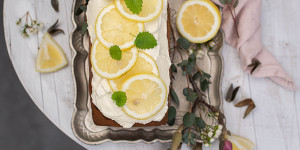 Beitragsbild des Blogbeitrags Saftiger Zitronenkuchen mit Frischkäse