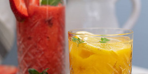Beitragsbild des Blogbeitrags Sommer Eis Cocktail Deluxe Mango & Erdbeere 