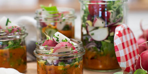 Beitragsbild des Blogbeitrags Radieschen Kimchi im Glas