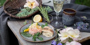 Beitragsbild des Blogbeitrags Sommer Lachsforellentatar Gemüsetürmchen