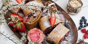 Beitragsbild des Blogbeitrags Saftiger Beerenstrudel