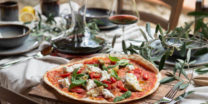 Beitragsbild des Blogbeitrags Grundrezept Pizza Margherita mit Topping 