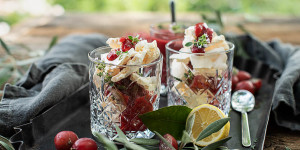 Beitragsbild des Blogbeitrags Himbeer Baiser Dessert im Glas