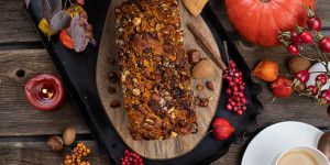 Beitragsbild des Blogbeitrags Gesunder Kürbiskuchen mit Nüssen