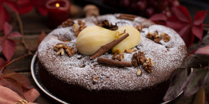 Beitragsbild des Blogbeitrags Birnen Walnuss Kuchen mit Schuss
