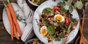 Beitragsbild des Blogbeitrags Zartweizen Salat mit Thunfisch & Gemüse