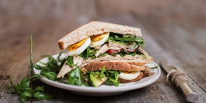 Beitragsbild des Blogbeitrags Veggie Sandwich mit Avocado & Ei