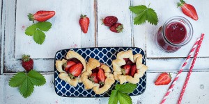 Beitragsbild des Blogbeitrags Erdbeeren im Blätterteigmantel