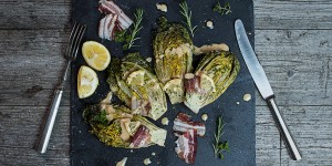 Beitragsbild des Blogbeitrags Gegrillter Salat mit Dijon Senf Dressing