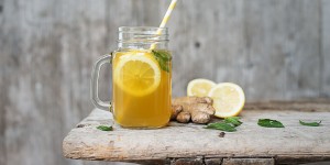 Beitragsbild des Blogbeitrags Grüner Detox Eistee