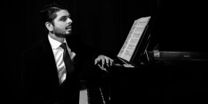 Beitragsbild des Blogbeitrags LATIN GRAMMY WINNER PIANIST KRISTHYAN BENITEZ