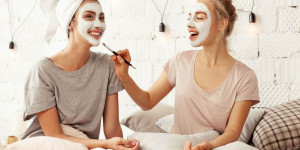 Beitragsbild des Blogbeitrags THE WILDEST SKINCARE SECRETS FROM JAKLIN DZINDZIHASHVILI