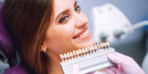 Beitragsbild des Blogbeitrags WHITER, BRIGHTER, CONFIDENT: THE THRIVING TREND OF TEETH WHITENING IN THAILAND