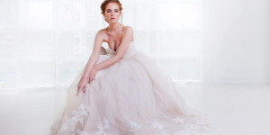Beitragsbild des Blogbeitrags HOW TO CHOOSE YOUR WEDDING DRESS: THE ULTIMATE GUIDE