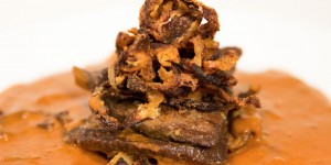 Beitragsbild des Blogbeitrags Zwiebelrostbraten butterweiche Hausmannskost